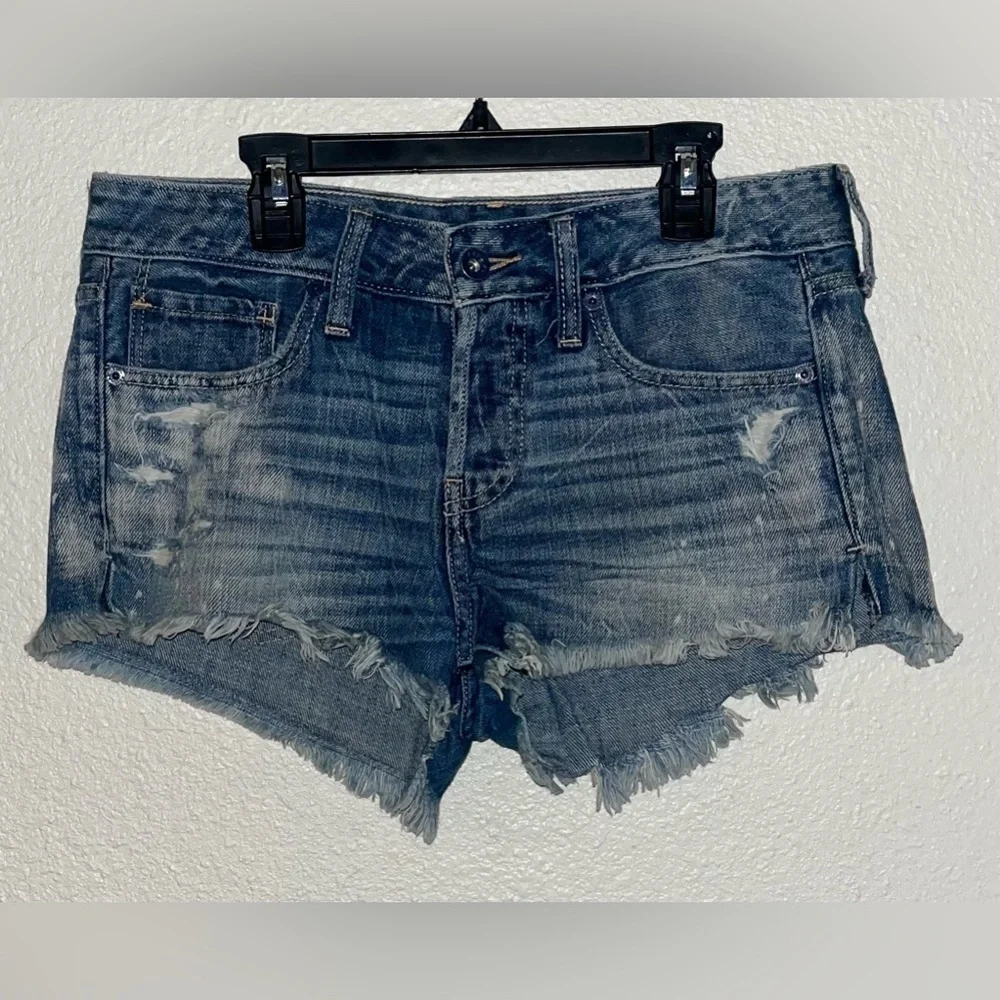 Abercrombie & Fitch Distressed Raw Hem Denim Shorts Mid Wash Size 26‎